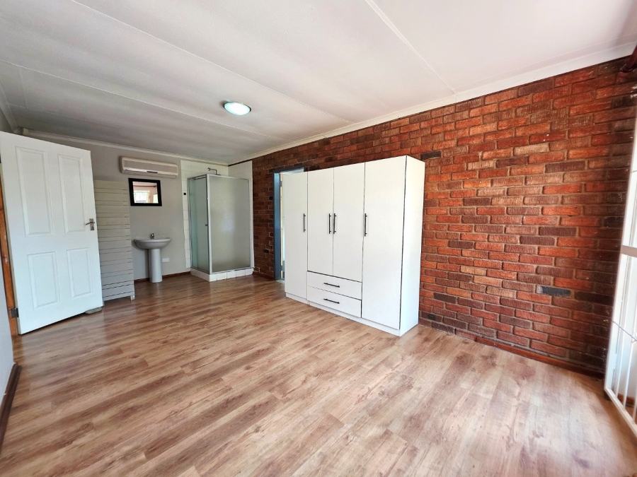 5 Bedroom Property for Sale in Pellissier Free State